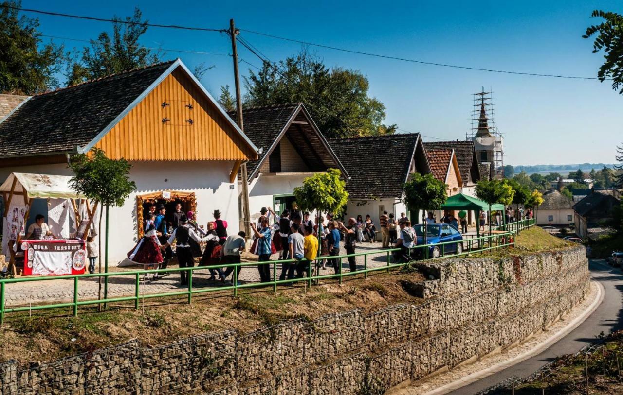Sobe Na Vinskoj Cesti Zmajevac Daire Dış mekan fotoğraf